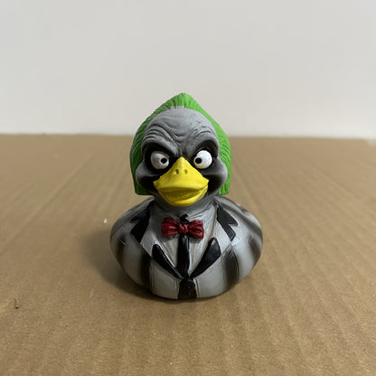Gothic Resin Duck Figurine, Dark Aesthetic Spooky Duck Statue, Creepy Cute Halloween Duck Decor for Desktop & Outdoor Garden