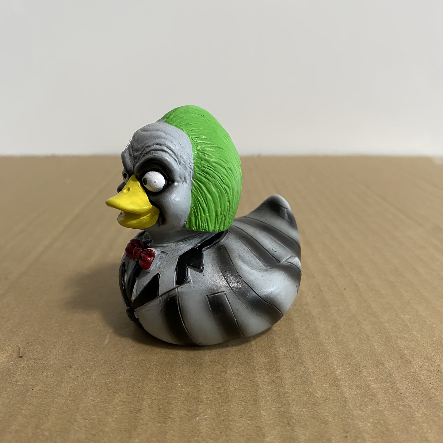 Gothic Resin Duck Figurine, Dark Aesthetic Spooky Duck Statue, Creepy Cute Halloween Duck Decor for Desktop & Outdoor Garden