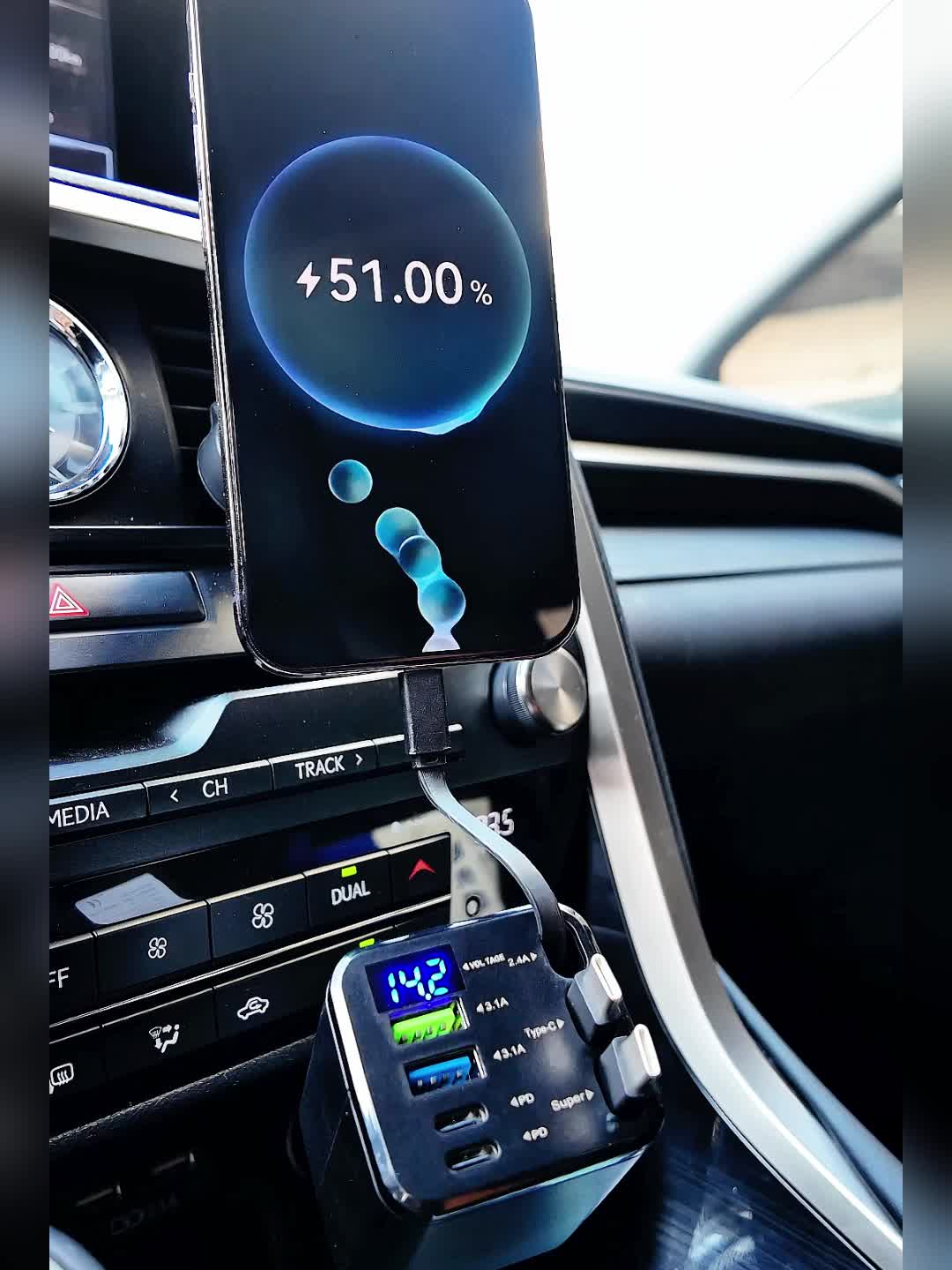 OUYAAQII 7-in-1 Fast Car Phone Charger/with 3 Retractable Cables And A Fast Charging Port/can Be Freely Adjusted In 180° Direction/features LED Intelligent Digital Display