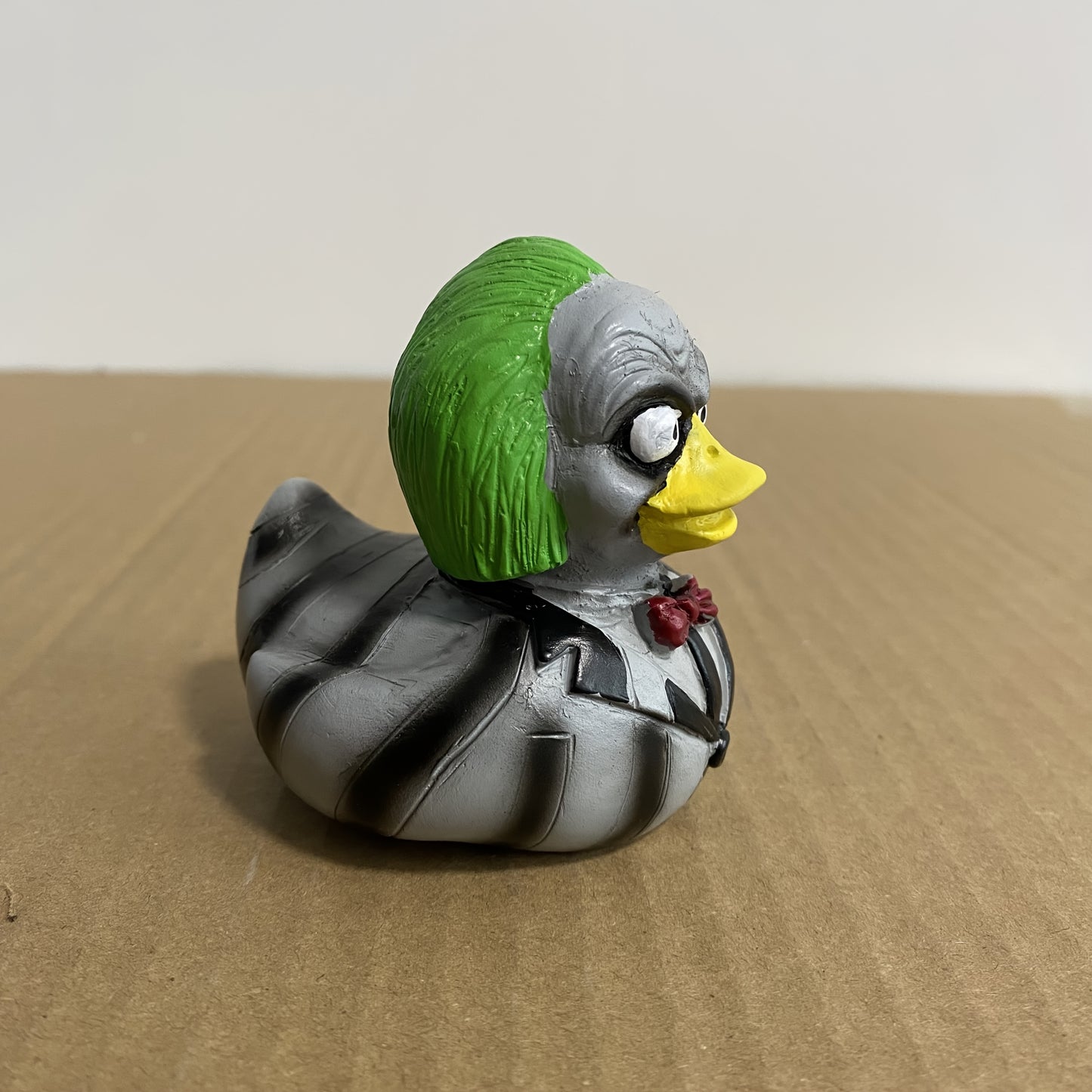 Gothic Resin Duck Figurine, Dark Aesthetic Spooky Duck Statue, Creepy Cute Halloween Duck Decor for Desktop & Outdoor Garden