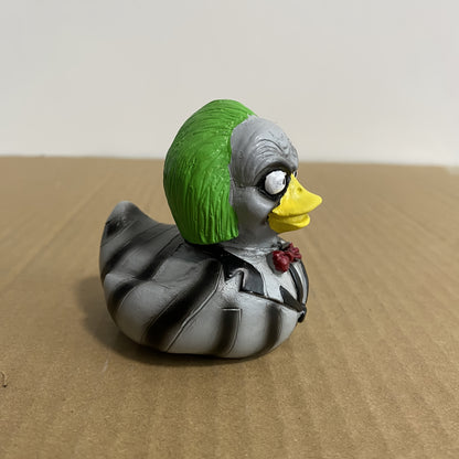 Gothic Resin Duck Figurine, Dark Aesthetic Spooky Duck Statue, Creepy Cute Halloween Duck Decor for Desktop & Outdoor Garden