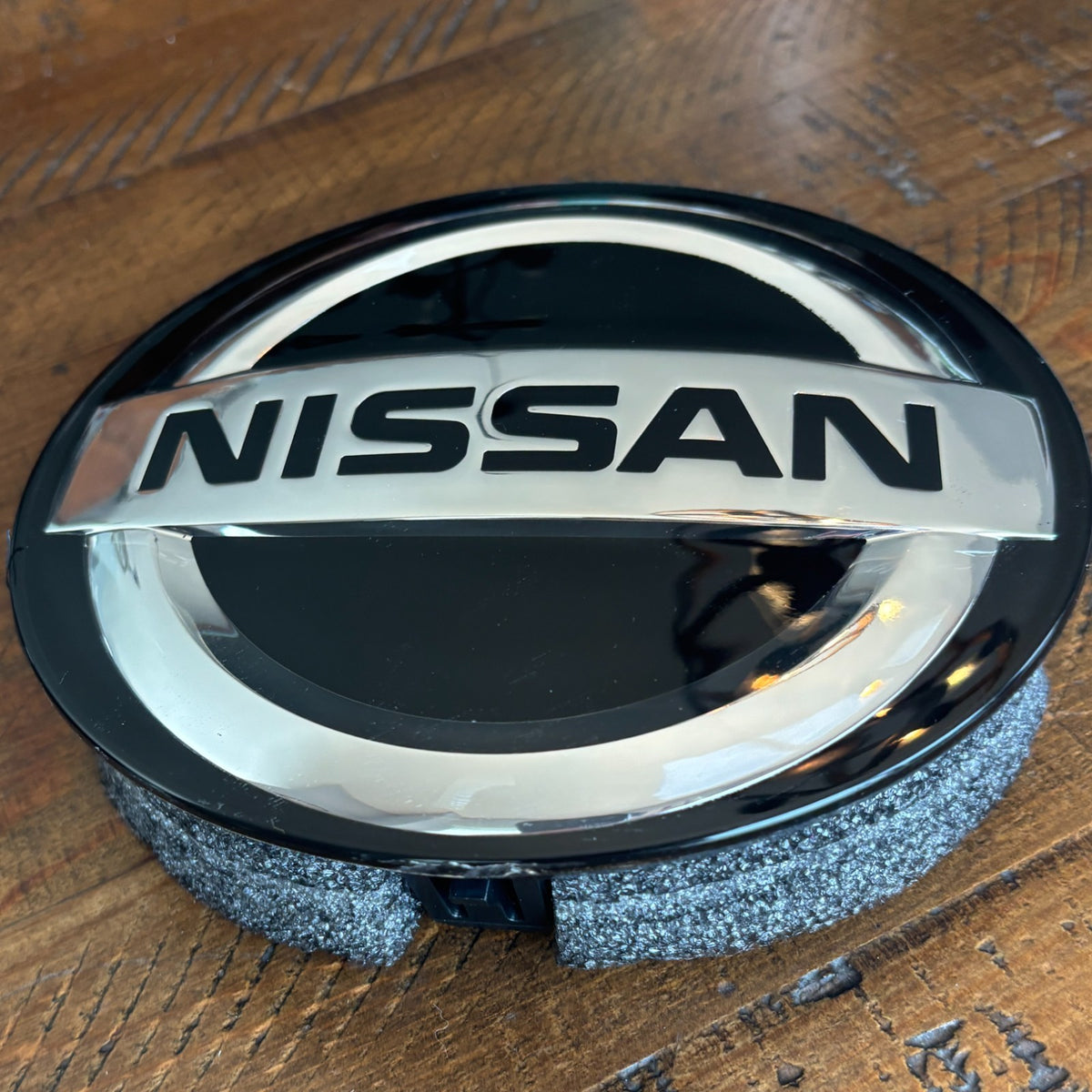 NISSAN ALTIMA Maxima NON-RADAR Front Emblem OEM 62889-6CA0A 62890-HV20A