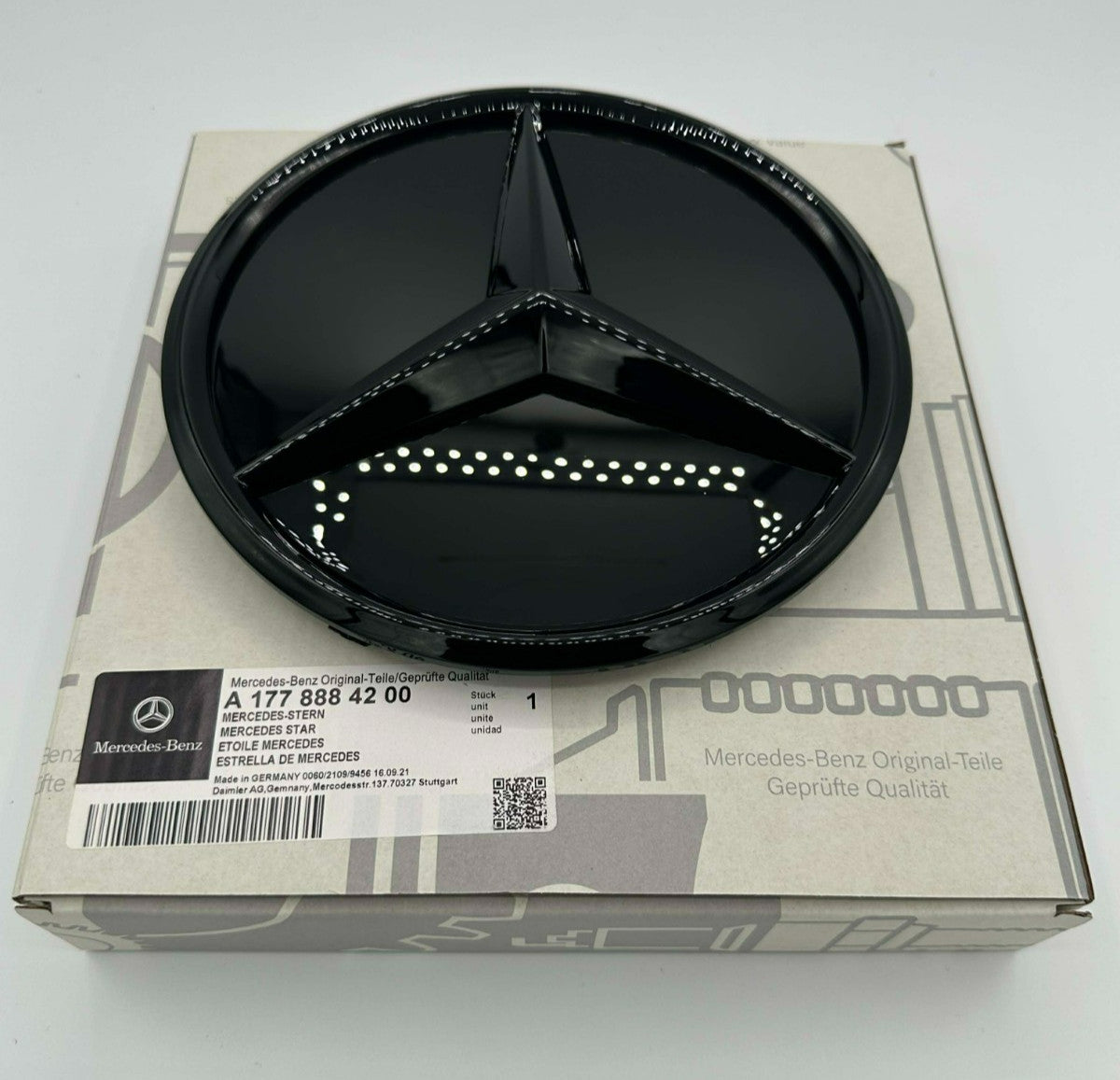 MERCEDES A CLASS W177 GENUINE FRONT BUMPER GRILL BADGE A1778884200/A0008880400